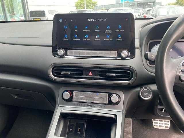 Hyundai KONA 64kWh Premium SUV 5dr Electric Auto (10.5kW Charger) (204 ps)