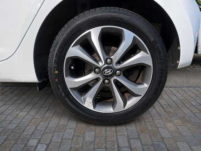 Hyundai i10 1.0 Play Hatchback 5dr Petrol Manual Euro 6 (67 ps)