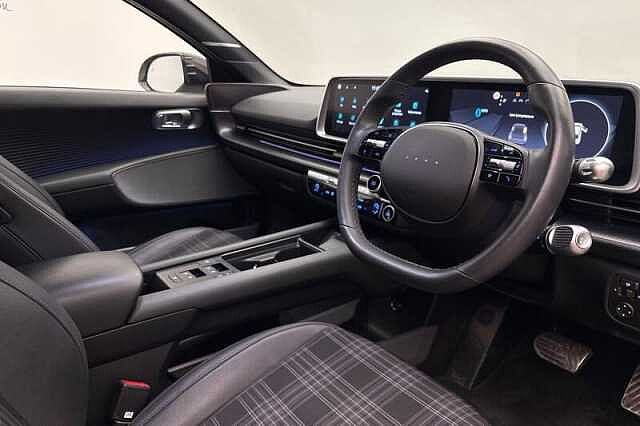 Hyundai IONIQ 6 77.4kWh First Edition Saloon 4dr Electric Auto AWD (325 ps)