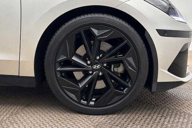 Hyundai IONIQ 6 77.4kWh First Edition Saloon 4dr Electric Auto AWD (325 ps)