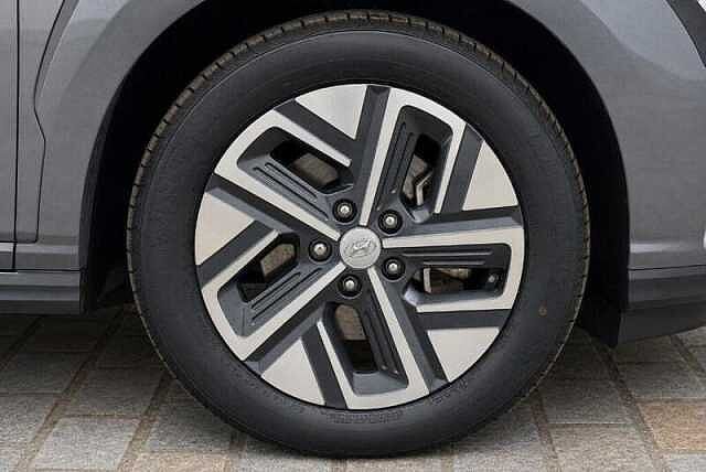 Hyundai KONA 64kWh Premium SUV 5dr Electric Auto (10.5kW Charger) (204 ps)