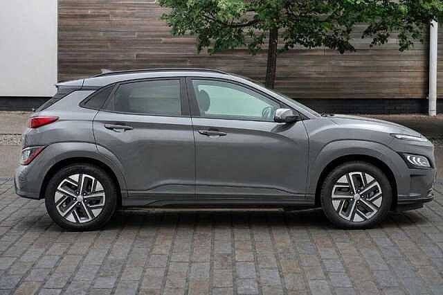 Hyundai KONA 64kWh Premium SUV 5dr Electric Auto (10.5kW Charger) (204 ps)