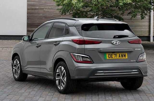 Hyundai KONA 64kWh Premium SUV 5dr Electric Auto (10.5kW Charger) (204 ps)