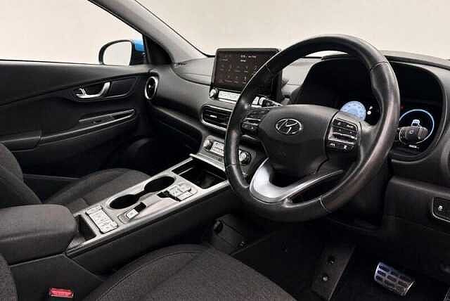 Hyundai KONA 64kWh Premium SUV 5dr Electric Auto (10.5kW Charger) (204 ps)