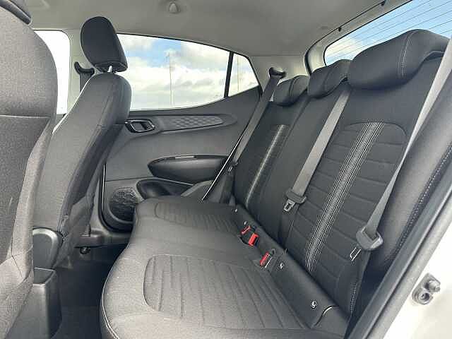 Hyundai I10 1.0 MPi Premium 5dr Auto Atlas White