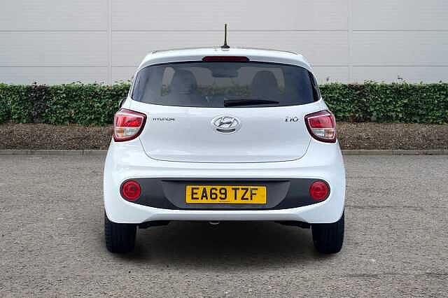 Hyundai I10 1.0 Premium 5dr Polar White