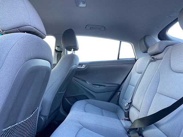 Hyundai IONIQ 1.6 h-GDi SE Connect Hatchback 5dr Petrol Hybrid DCT Euro 6 (s/s) (141 ps) Blue
