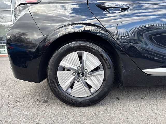 Hyundai IONIQ 1.6 GDi Hybrid Premium 5dr DCT Phantom Black