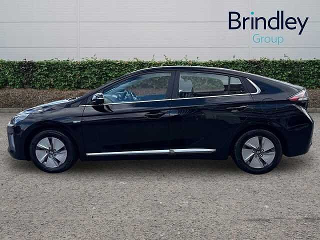Hyundai IONIQ 1.6 GDi Hybrid Premium 5dr DCT Phantom Black