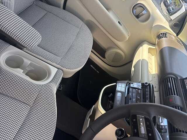 Hyundai INSTER 85kW 02 49kWh 5dr Auto Atlas White