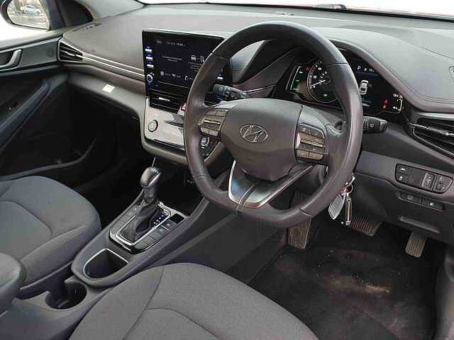 Hyundai IONIQ 1.6 GDi Hybrid SE Connect 5dr DCT Red