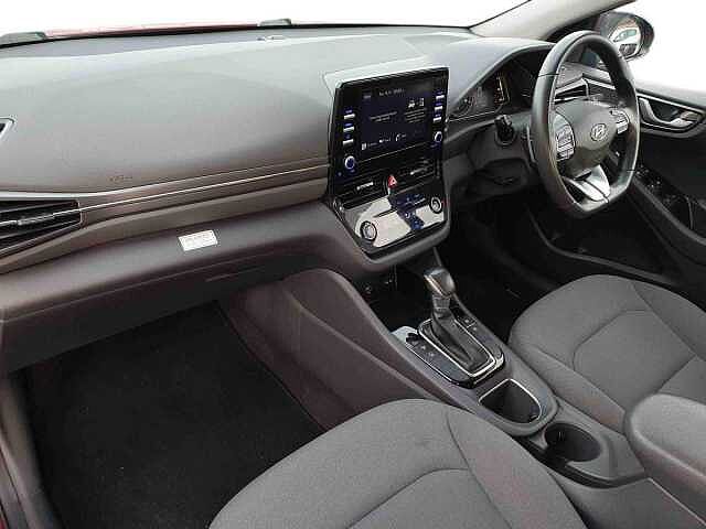Hyundai IONIQ 1.6 GDi Hybrid SE Connect 5dr DCT Red