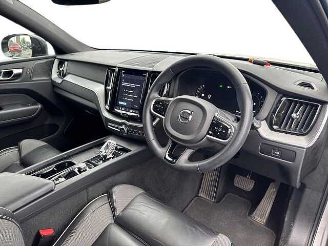 Volvo XC60 2.0 B4D Plus Dark 5dr AWD Geartronic