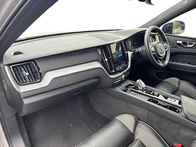 Volvo XC60 2.0 B4D Plus Dark 5dr AWD Geartronic