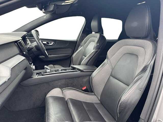 Volvo XC60 2.0 B4D Plus Dark 5dr AWD Geartronic