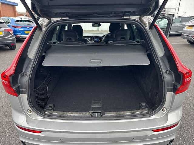 Volvo XC60 2.0 B4D Plus Dark 5dr AWD Geartronic