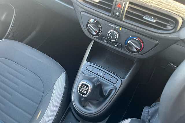 Hyundai I10 MPI SE CONNECT Atlas White