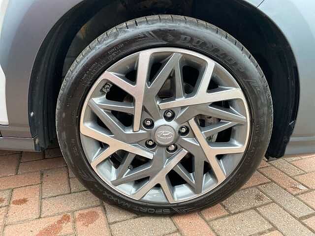 Hyundai KONA 1.6 Gdi Hybrid Premium 5Dr Dct Grey