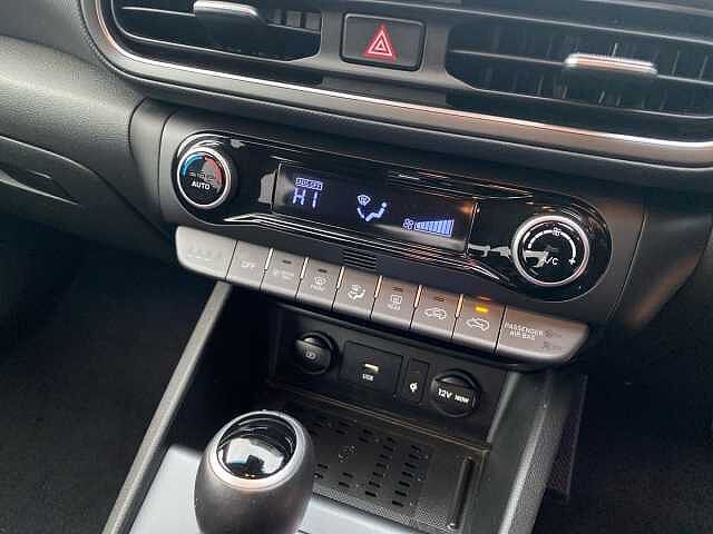 Hyundai KONA 1.6 H-Gdi Premium Suv 5Dr Petrol Hybrid Dct Euro 6 (S/S) (141 Ps)