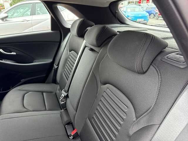 Hyundai I30 1.5 T-Gdi Mhev Advance Hatchback 5Dr Petrol Hybrid Manual Euro 6 (S/S) (140 Ps) Red