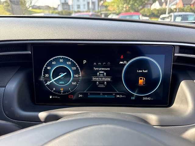 Hyundai TUCSON 1.6 T-Gdi Mhev Premium Suv 5Dr Petrol Hybrid Dct Euro 6 (S/S) (150 Ps) Shimmering Silver