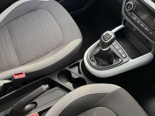 Hyundai I10 1.0 Premium Hatchback 5Dr Petrol Manual Euro 6 (S/S) (67 Ps) Mangrove Green
