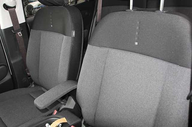 Hyundai INSTER 85kW 02 49kWh 5dr Auto Black