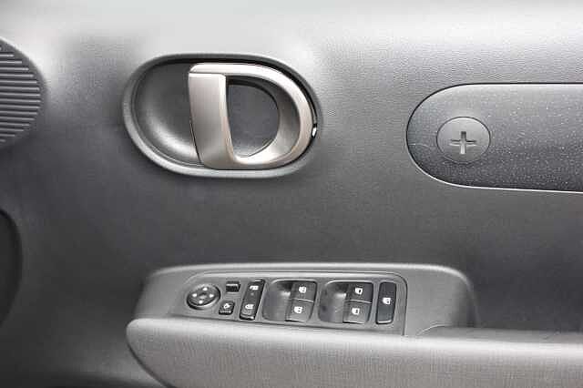 Hyundai INSTER 85kW 02 49kWh 5dr Auto Black