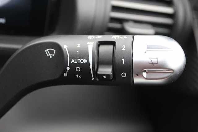 Hyundai INSTER 85kW 02 49kWh 5dr Auto Black