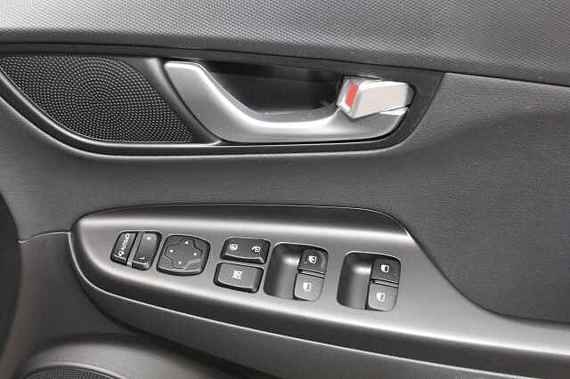 Hyundai KONA 1.6 GDi Hybrid Ultimate 5dr DCT Black