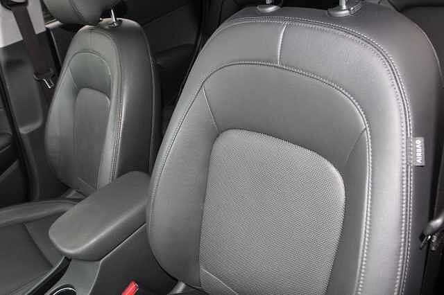 Hyundai KONA 1.6 GDi Hybrid Ultimate 5dr DCT Black