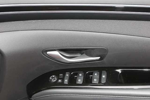 Hyundai TUCSON 1.6 TGDi 48V MHD SE Connect 5dr 2WD Red