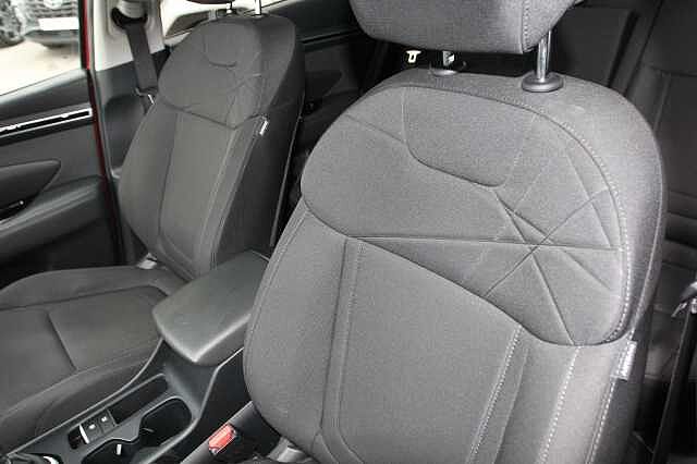 Hyundai TUCSON 1.6 TGDi 48V MHD SE Connect 5dr 2WD Red