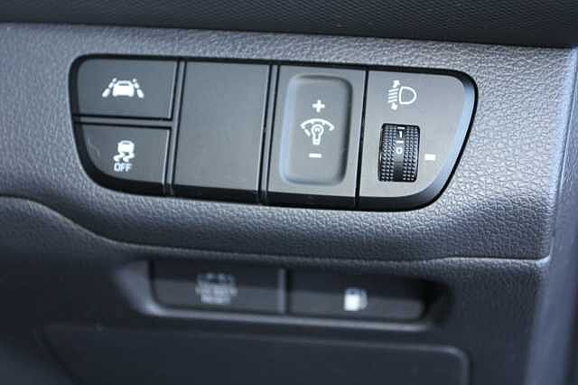 Hyundai IONIQ 1.6 GDi Hybrid Premium 5dr DCT Silver