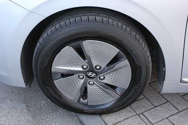 Hyundai IONIQ 1.6 GDi Hybrid Premium 5dr DCT Silver