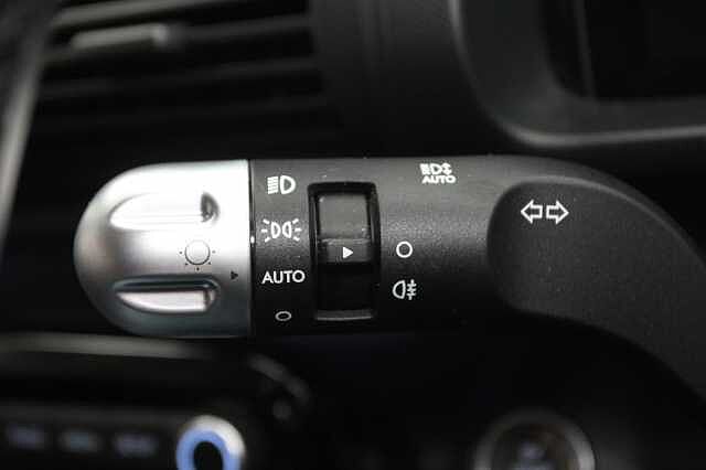 Hyundai INSTER 85kW 02 49kWh 5dr Auto White