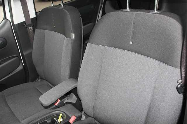Hyundai INSTER 85kW 02 49kWh 5dr Auto White