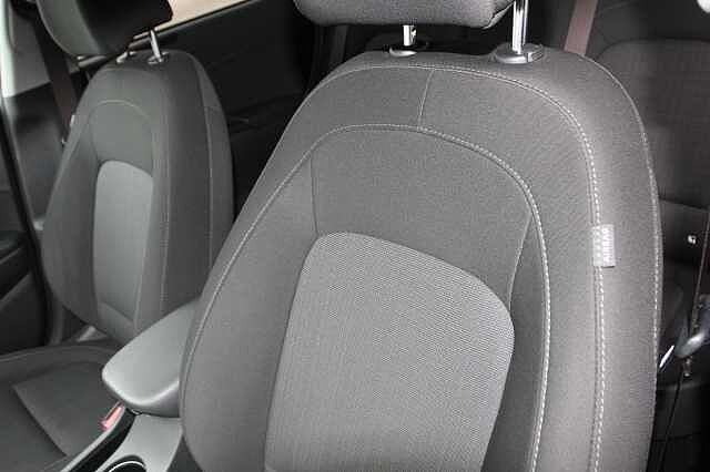 Hyundai KONA 1.6 GDi Hybrid Premium 5dr DCT Black