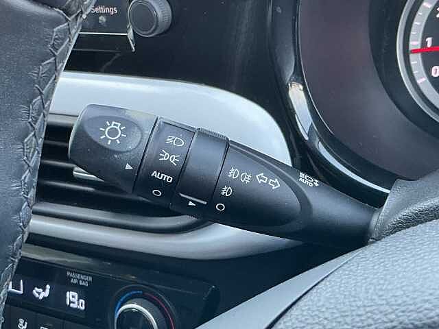 Hyundai i10 1.0 MPi Premium 5dr