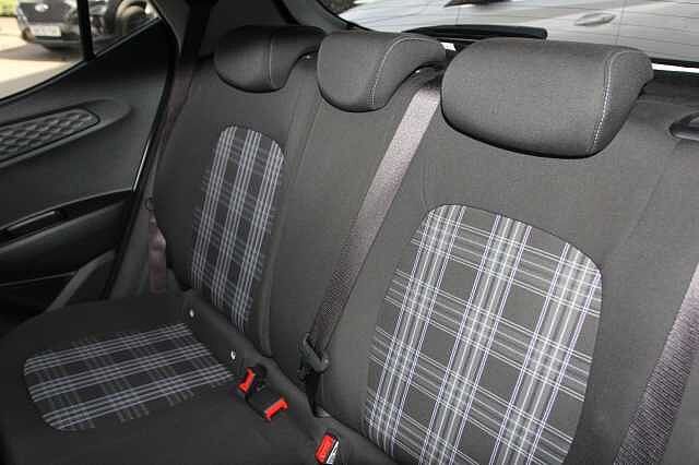 Hyundai I10 1.0 [63] Premium 5dr Auto [Nav] White