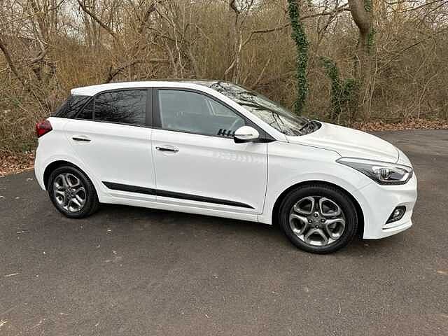 Hyundai I20 HATCHBACK 1.0T GDI [120] Premium SE Nav 5dr Polar White