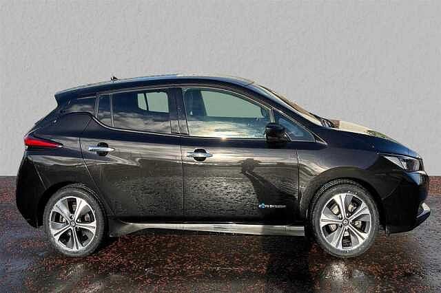 Nissan LEAF 5 DR HATCHBACK E (110kw) 3.Zero Pearl Black