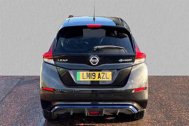 Nissan LEAF 5 DR HATCHBACK E (110kw) 3.Zero Pearl Black