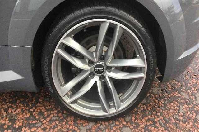 Audi TT COUPE 2.0 T FSI (230 PS) Black Daytona Grey