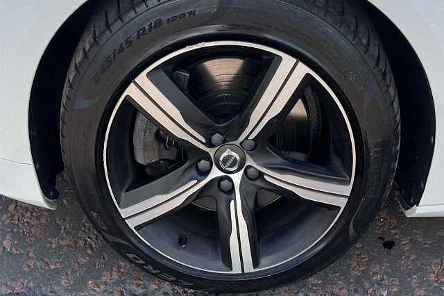 Volvo V90 2.0TD 235bhp AWD D5 R-Design Pro Powerpulse White