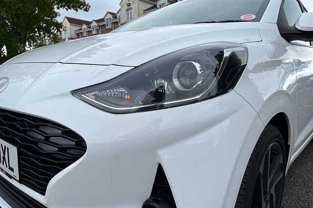 Hyundai i10 1.0 Premium Hatchback 5dr Petrol Auto Euro 6 (s/s) (63 ps)