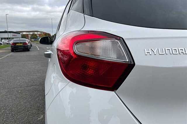 Hyundai i10 1.0 Premium Hatchback 5dr Petrol Auto Euro 6 (s/s) (63 ps)