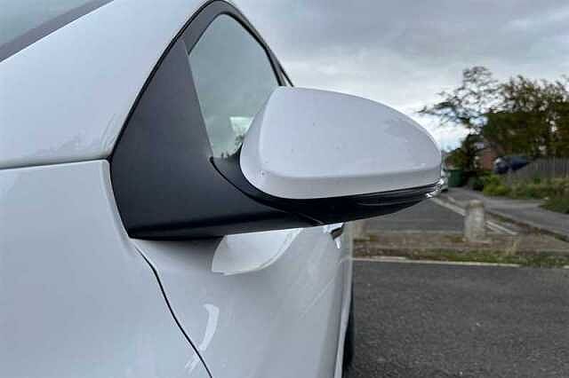 Hyundai i10 1.0 Premium Hatchback 5dr Petrol Auto Euro 6 (s/s) (63 ps)