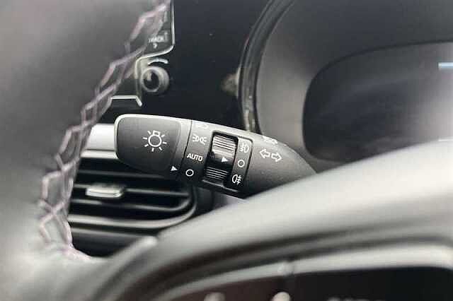 Hyundai i10 1.0 Premium Hatchback 5dr Petrol Auto Euro 6 (s/s) (63 ps)