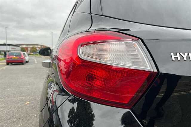 Hyundai i10 1.0 Premium Hatchback 5dr Petrol Auto Euro 6 (s/s) (63 ps)